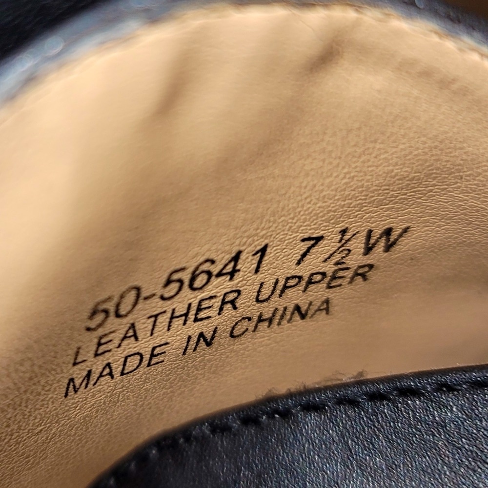 Bella Vita Leona | Open-Toe Slingback Sandal - Picture 10 of 10